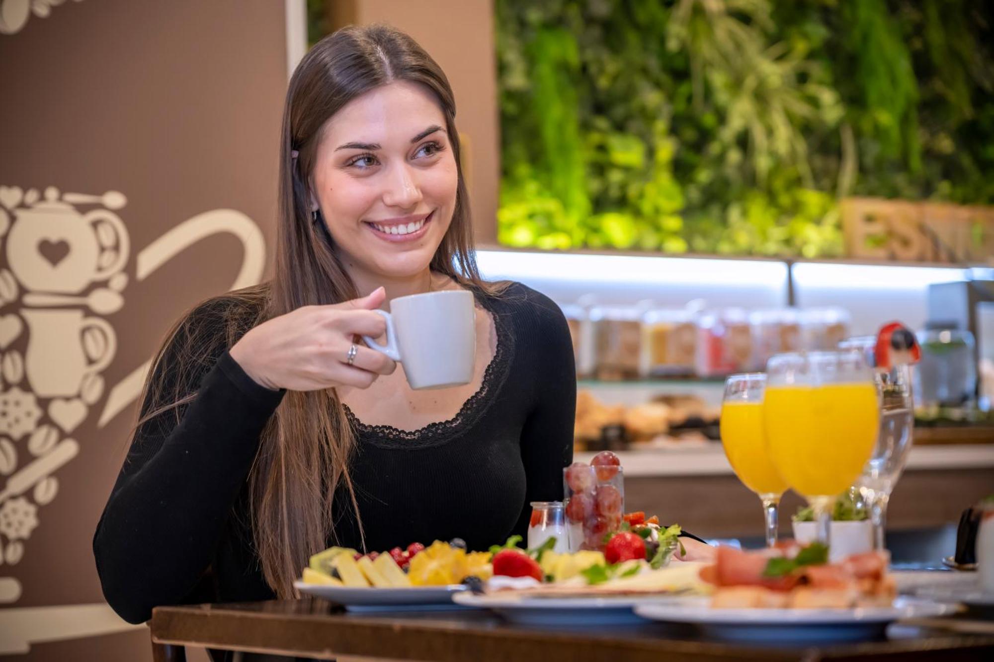 Serhs Carlit Boutique Hotel Барселона Экстерьер фото