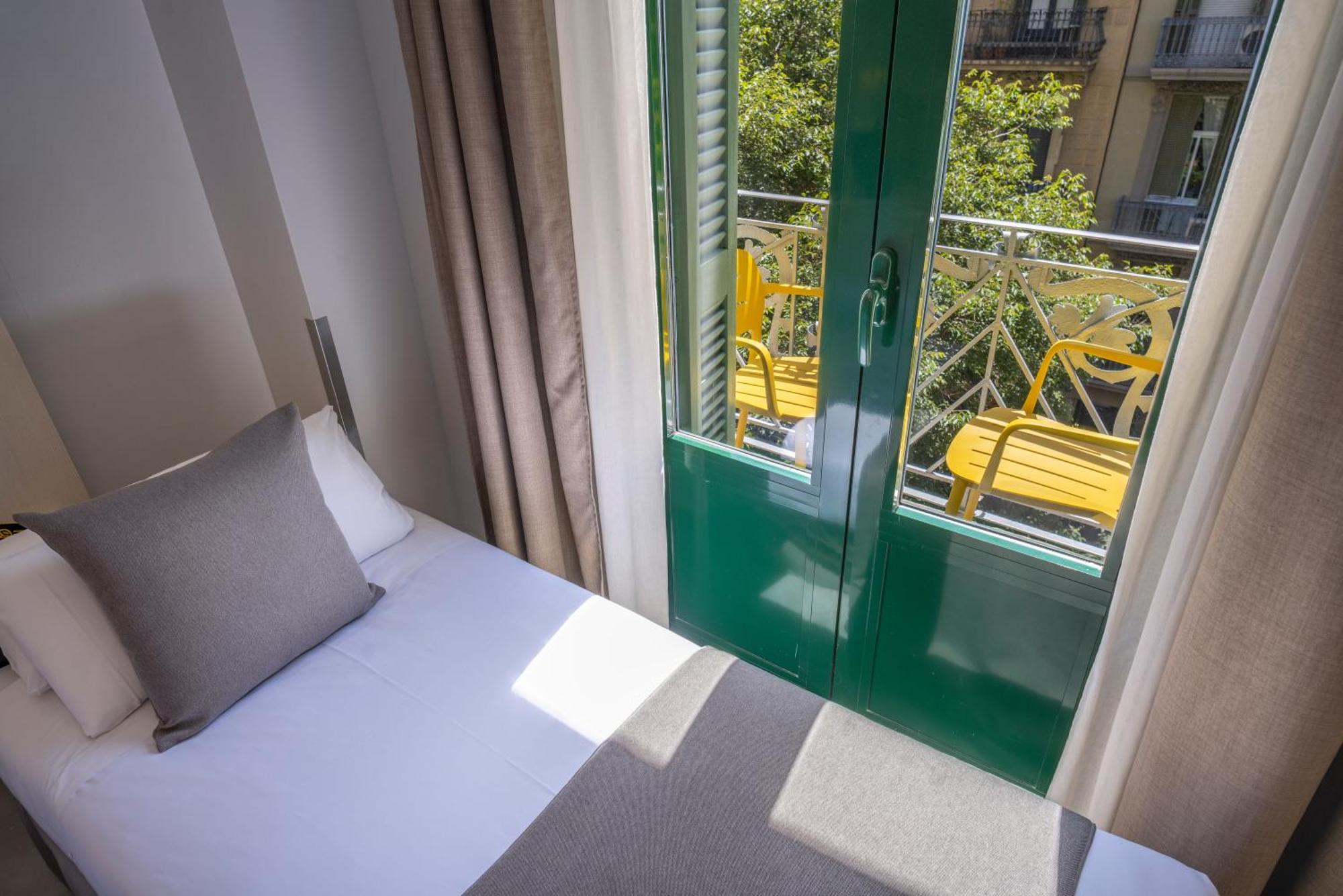 Serhs Carlit Boutique Hotel Барселона Экстерьер фото