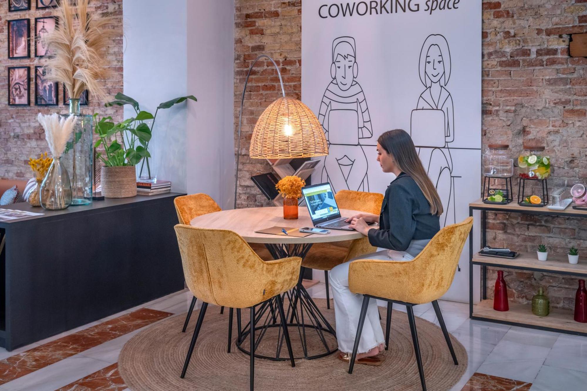 Serhs Carlit Boutique Hotel Барселона Экстерьер фото
