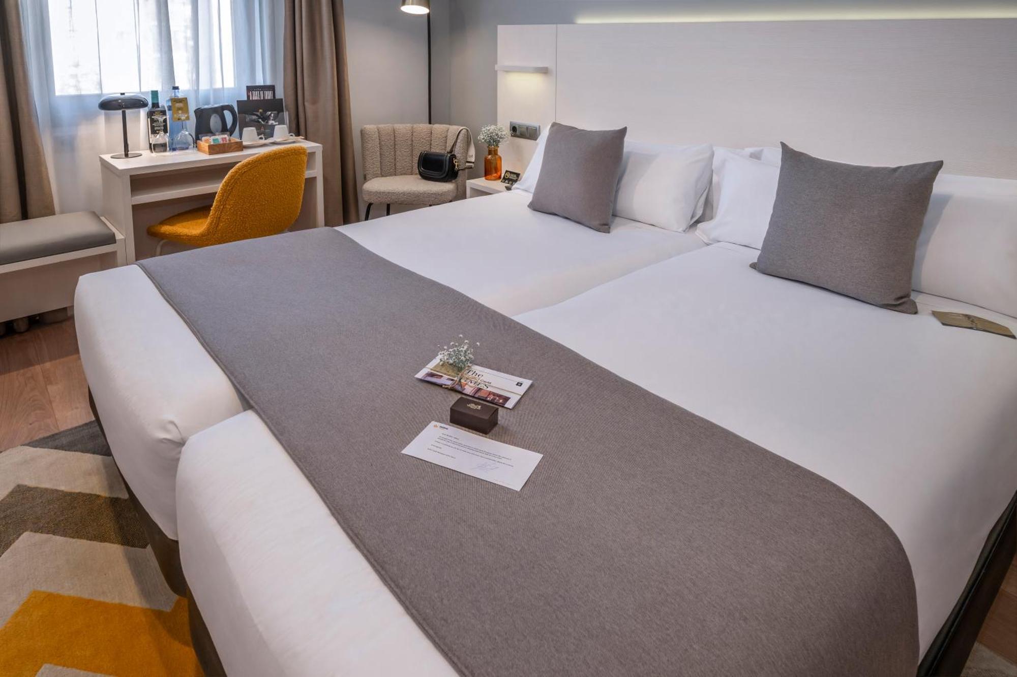 Serhs Carlit Boutique Hotel Барселона Экстерьер фото