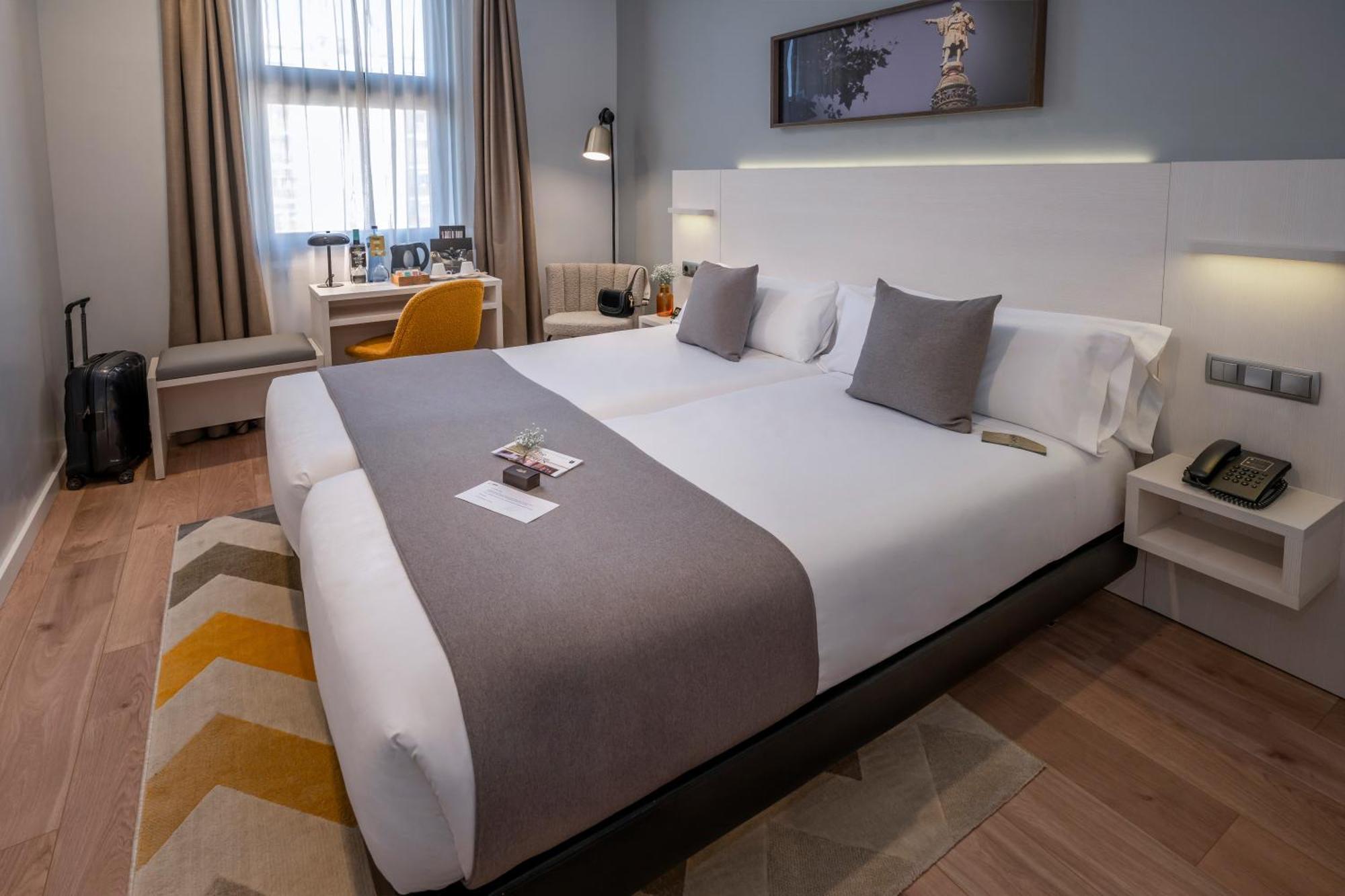 Serhs Carlit Boutique Hotel Барселона Экстерьер фото