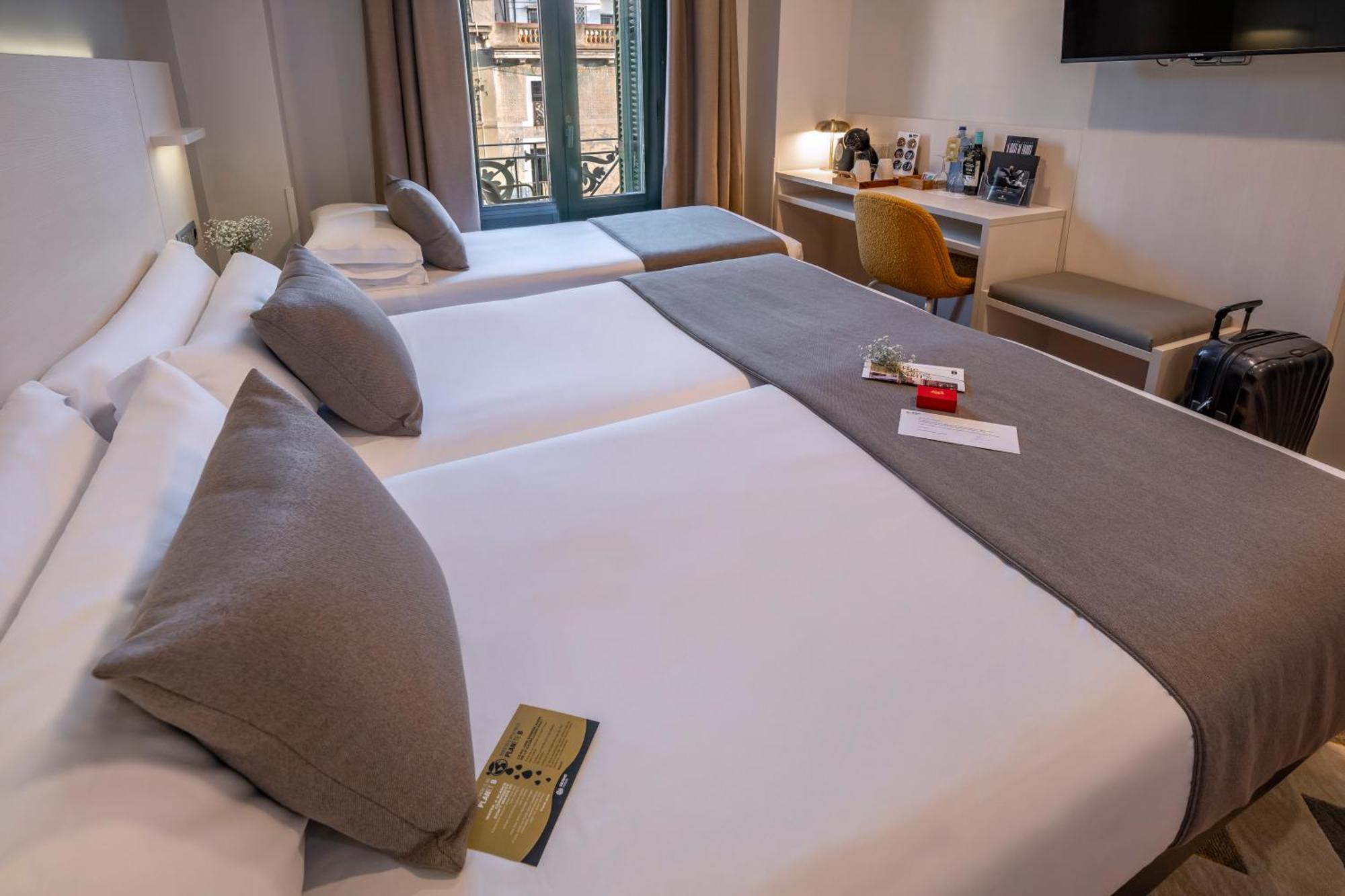 Serhs Carlit Boutique Hotel Барселона Экстерьер фото