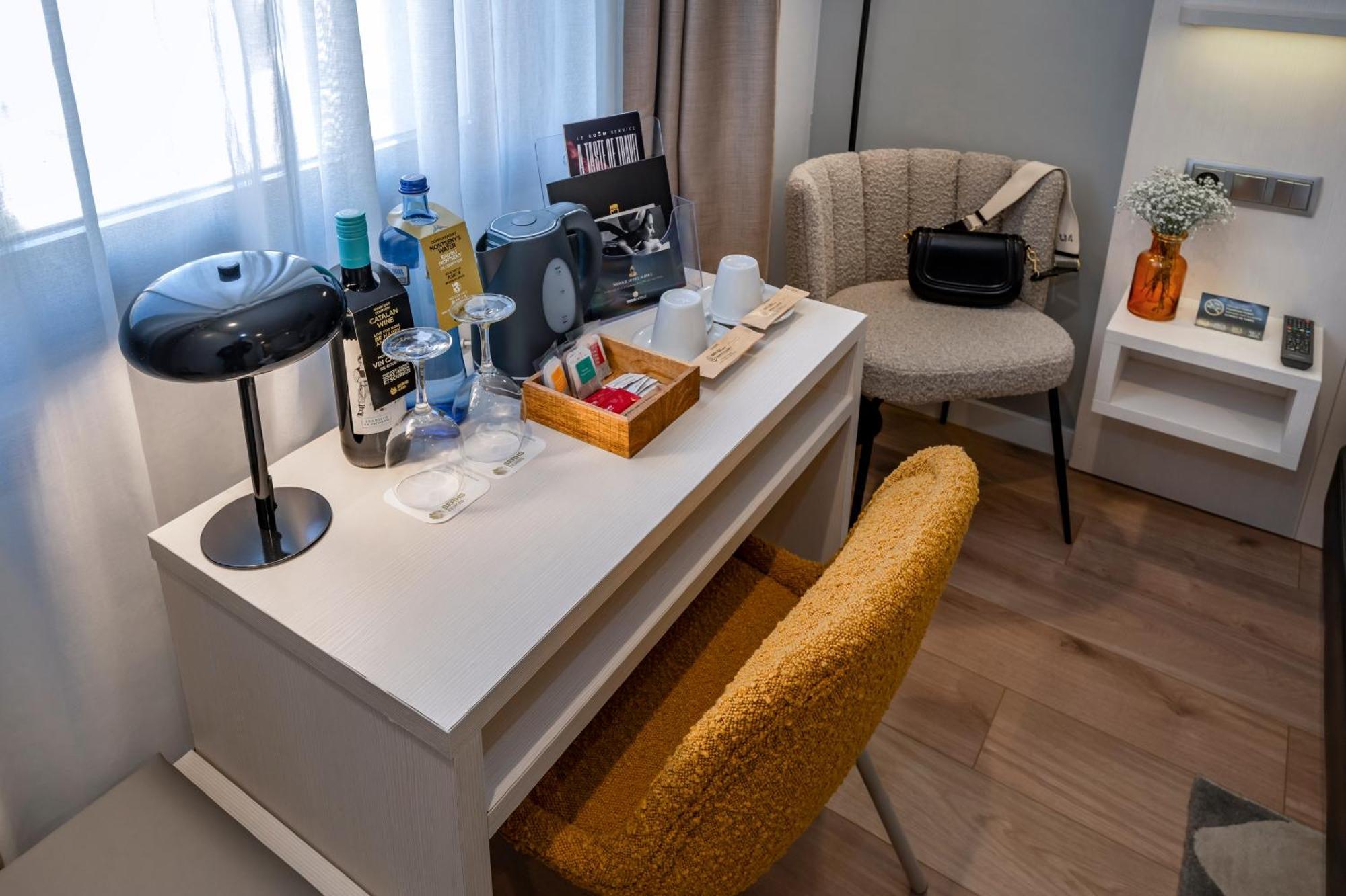Serhs Carlit Boutique Hotel Барселона Экстерьер фото