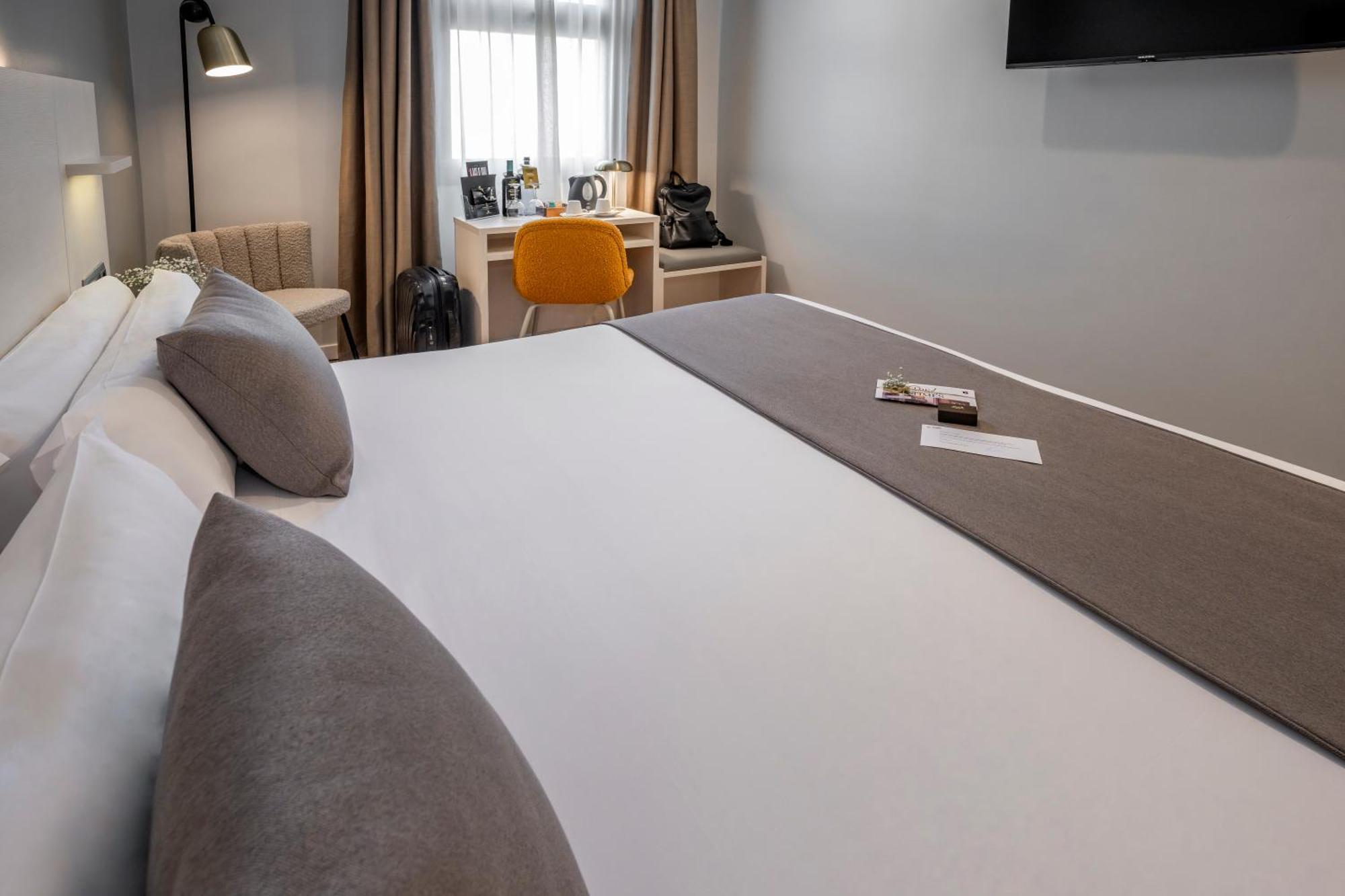 Serhs Carlit Boutique Hotel Барселона Экстерьер фото
