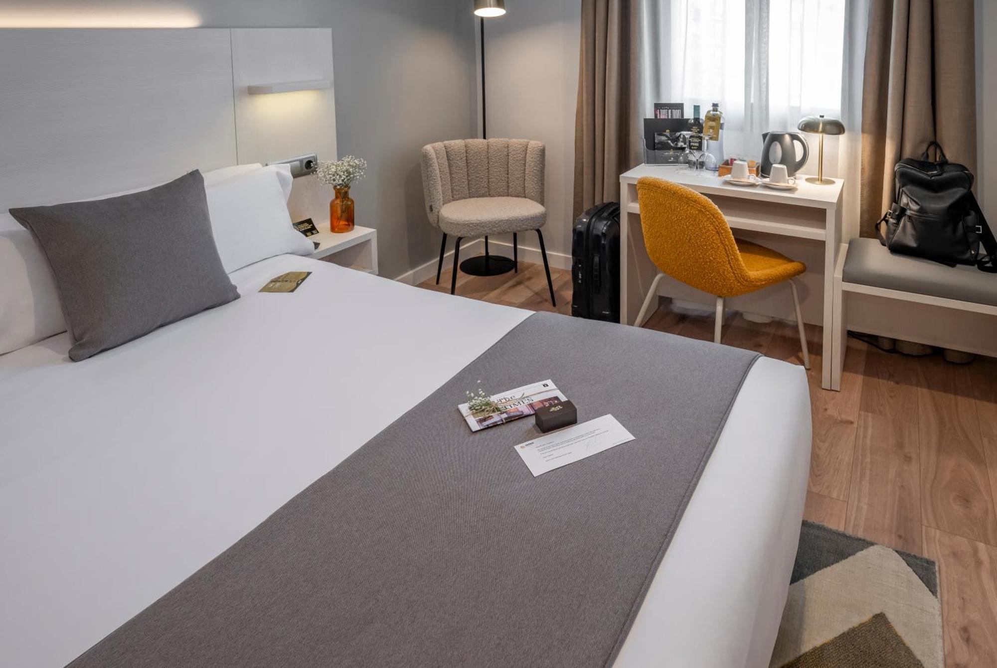 Serhs Carlit Boutique Hotel Барселона Экстерьер фото