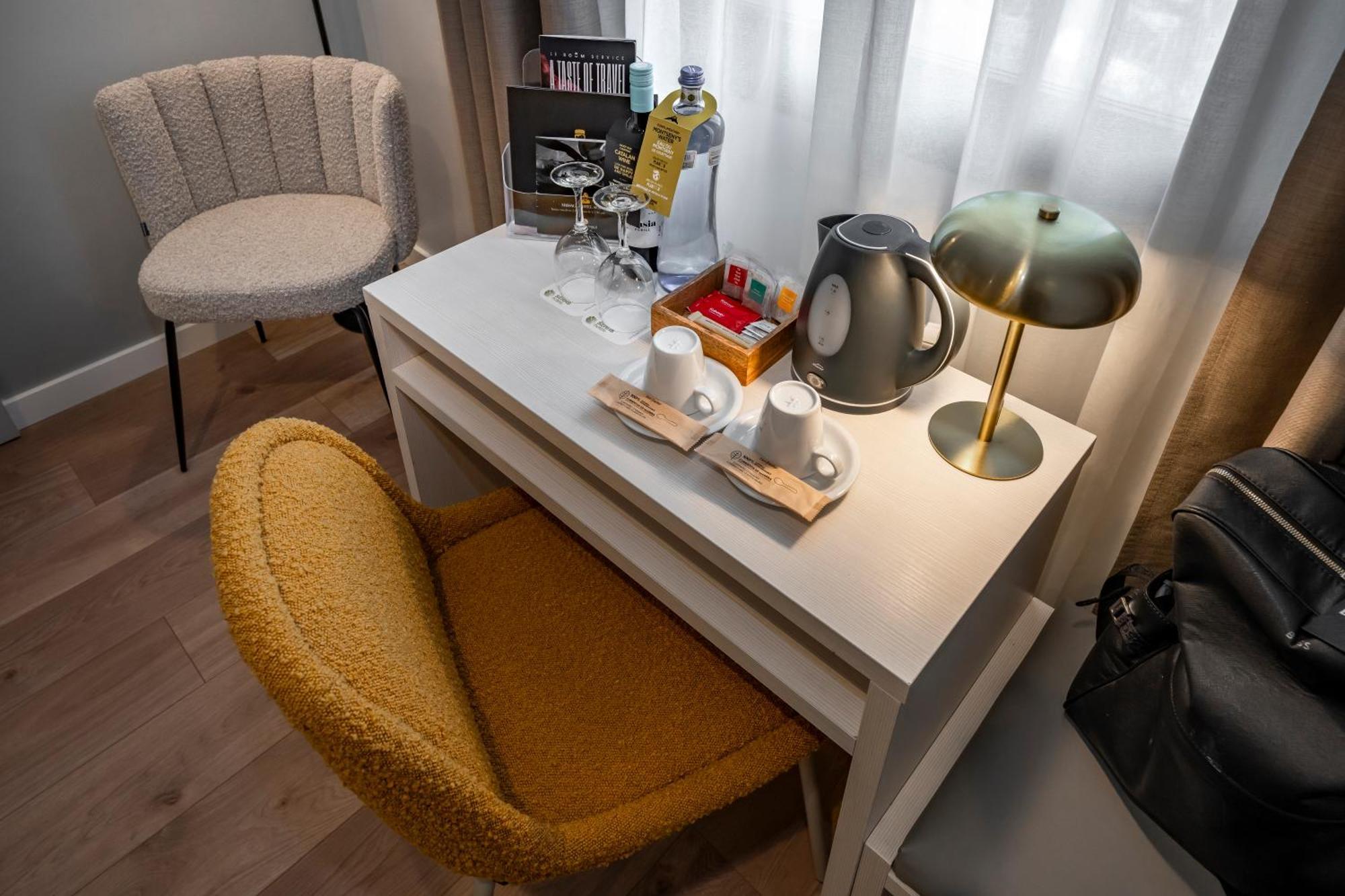 Serhs Carlit Boutique Hotel Барселона Экстерьер фото